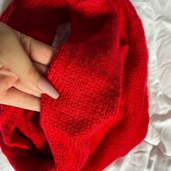 Red infinity scarf - Picture 3 of 3